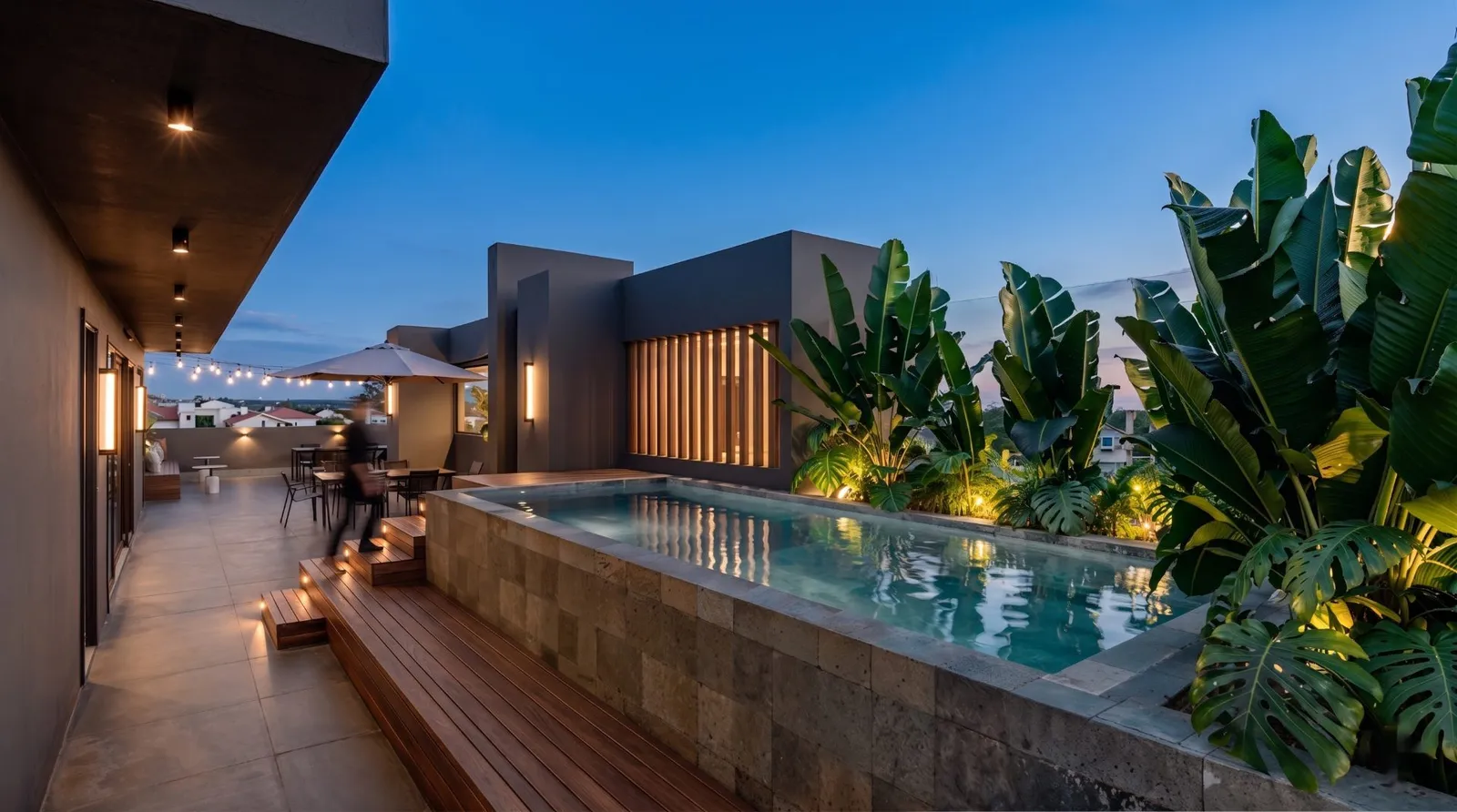 Rooftop com piscina de água quente e vista da cidade